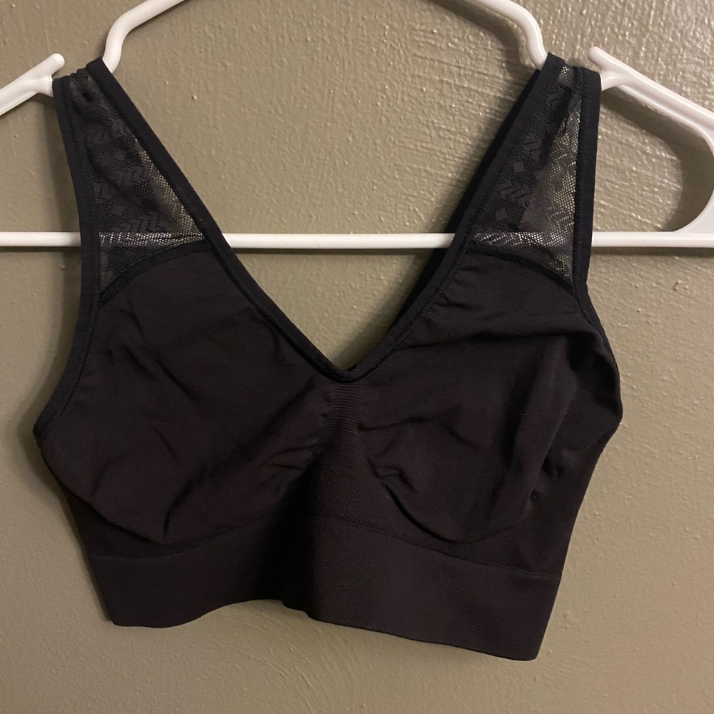 Black sports bra
